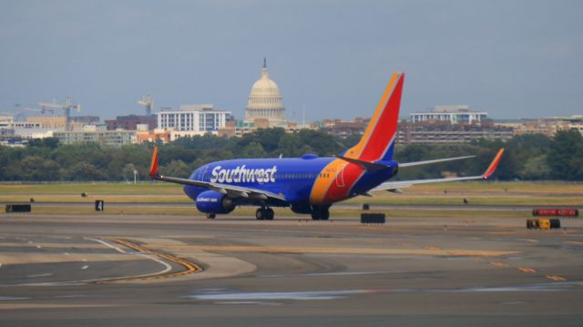 Boeing 737-700 (N425LV)