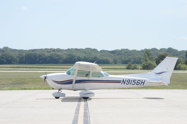 Cessna Skyhawk (N9156H) - N9156H, a 1975 Cessna 172M, is sitting on the ramp at Ankeny Regional Airport.   The aircraft is owned by the Grimes Flying Club.   Photo taken July 15, 2017 with Nikon D3200 mourning 55-200mm VR2 lens. 