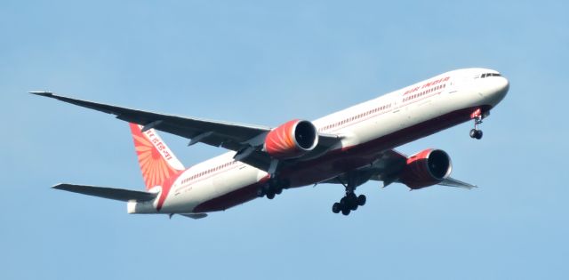 BOEING 777-300ER (VT-ALM) - Minutes before landing, summer 2019.