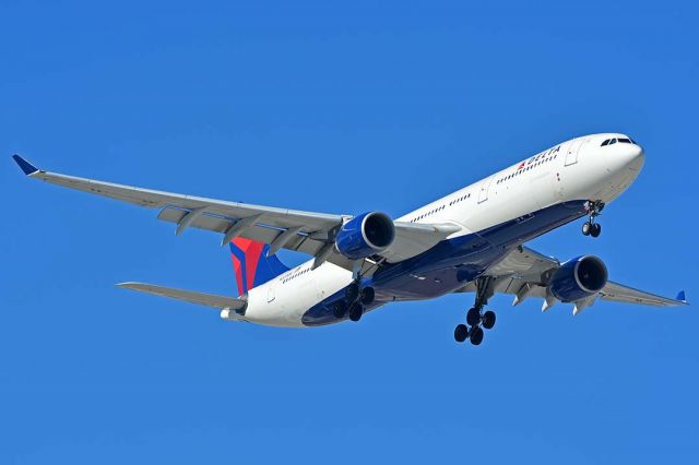 Airbus A330-300 (N801NW) - Delta Airbus A330-323 N801NW at Phoenix Sky Harbor on December 30, 2017.