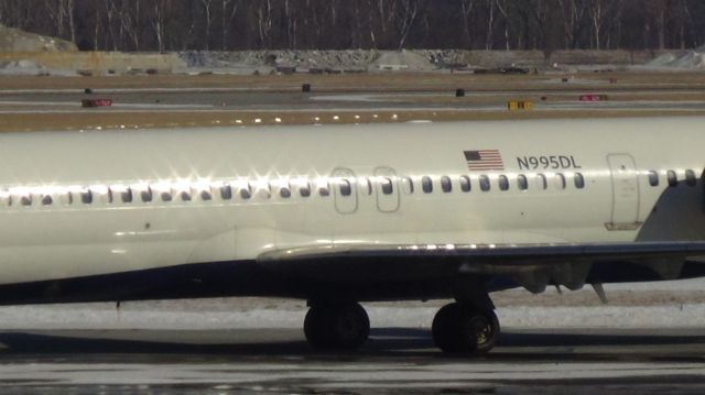 McDonnell Douglas MD-88 (N995DL)