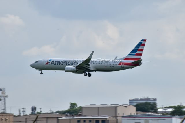 Boeing 737-700 (N922NN) - American Airlines Boeing 737-800 coming into KSAT.br /br /Also check out my online store at https://jwhatphotography.com Custom prints are available. It will slowly be updated through time. Check out my Patreon at https://www.patreon.com/Jwhatphoto