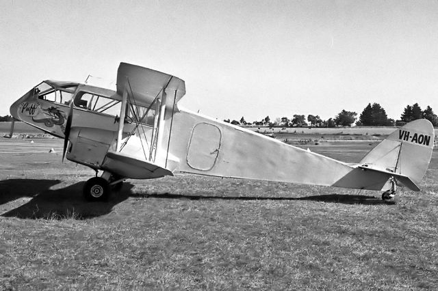 VH-AON — - DE HAVILLAND (AUSTRALIA) DH-84A DRAGON 3 - REG VH-AON (CN 2019) - MOORABBIN VIC. AUSTRALIA - YMMB (A4/2/1970)35MM B/W NEGATIVE SCAN.