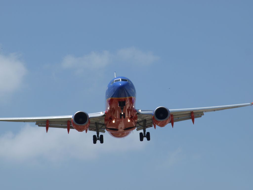 Boeing 737-700 (UNKNOWN) - A Southwest coming home to Love Field on 13-L