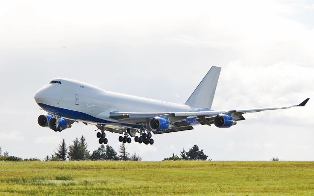 Boeing 747-400 (A6-GGP) - dubai air wing b747-412f a6-ggp about to land at shannon 15/9/17.