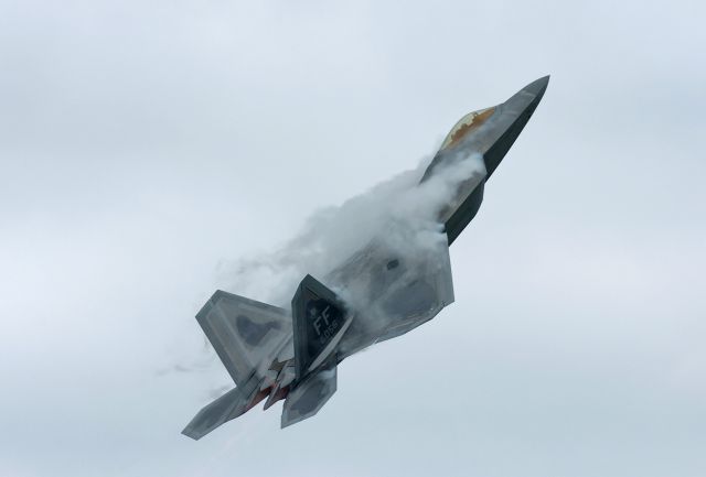 Lockheed F-22 Raptor —