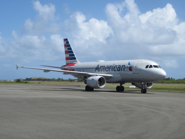 Airbus A319 (N703UW)