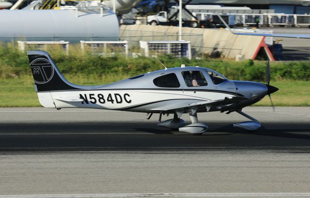 Cirrus SR22 Turbo (N584DC)