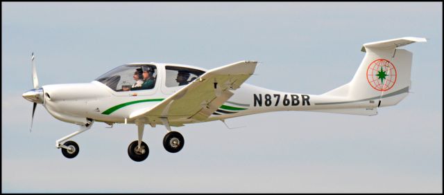 Diamond Star (N867BR) - EVA FLIGHT TRAINING ACADEMY doing touch-and-goes at the Merced Regional Airport )MCE)