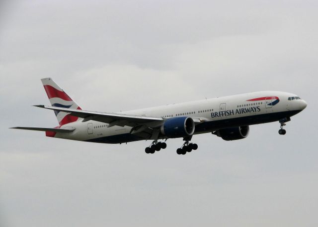 Boeing 777-200 (G-VIIB) - Landing on 18R at DFW after a long flight from London Heathrow. Also a rainy, overcast day at DFW today. From Founders Plaza.