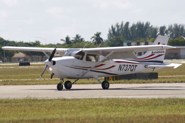 Cessna Skyhawk (N737QT)