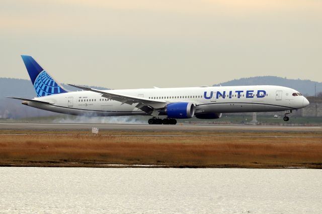 BOEING 787-10 Dreamliner (N14011) - UA 998 touching down on 33L. Brussels-Newark flight stopping in Boston for fuel and a crew swap