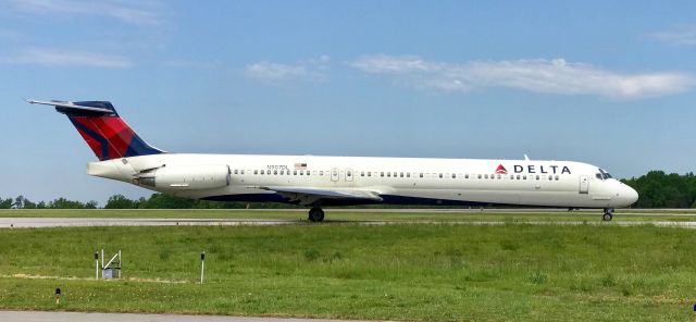 McDonnell Douglas MD-88 (N907DL)