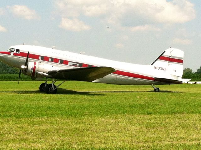 Douglas DC-3 (N103NA)