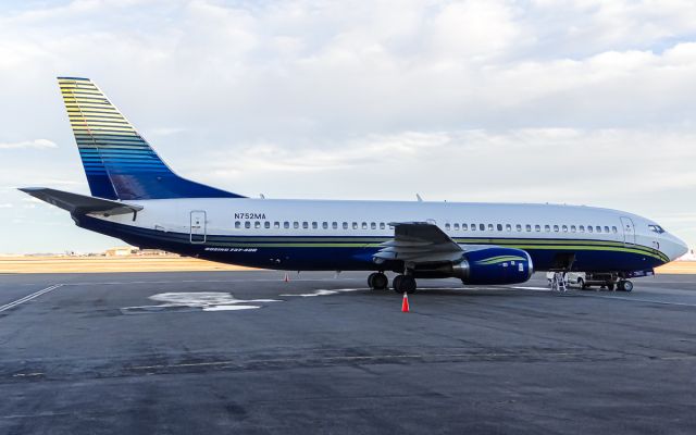 BOEING 737-400 (N752MA)