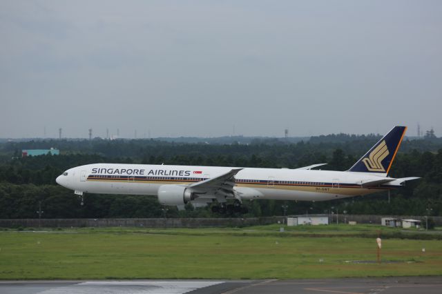 BOEING 777-300 (9V-SWT)