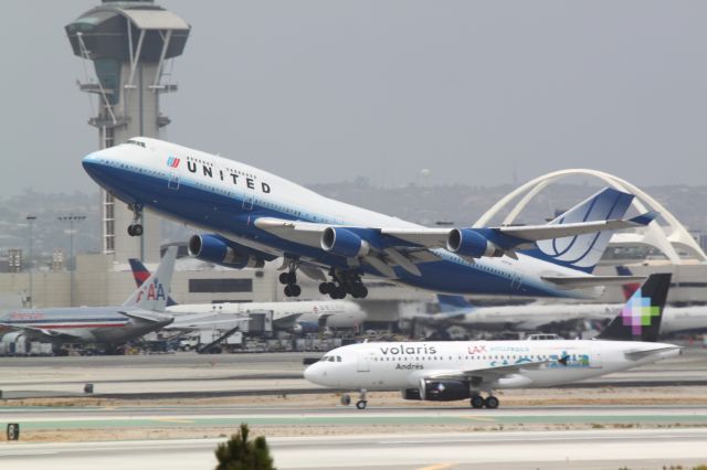 Boeing 747-400 (N117UA)