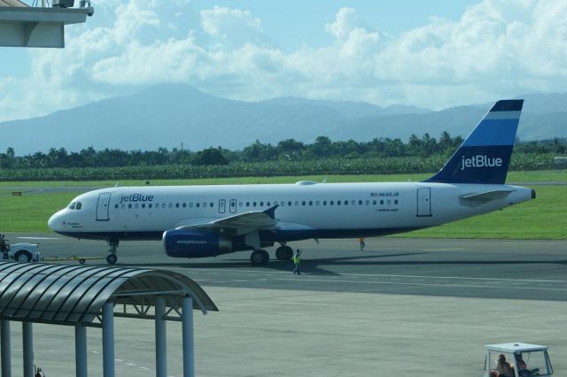 Airbus A320 (N640JB)