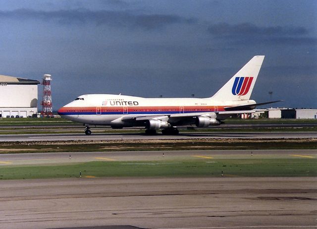 BOEING 747SP (N142UA) - KSFO- early 1990 s photo of  N142UA braking down on 28R after landing - probably from HKG.