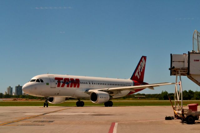 Airbus A320 (PR-MHZ)