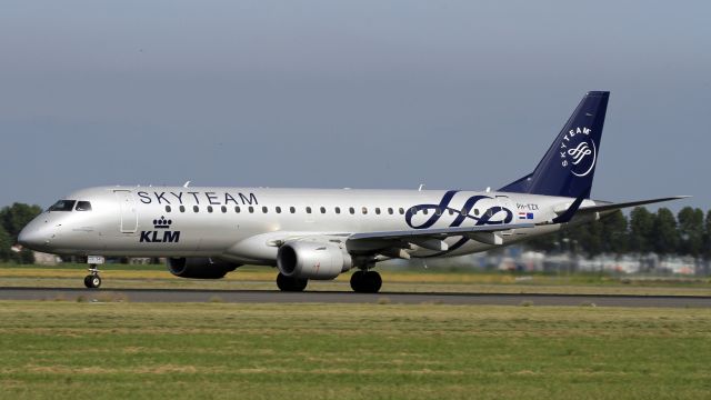 Embraer ERJ-190 (PH-EZX)