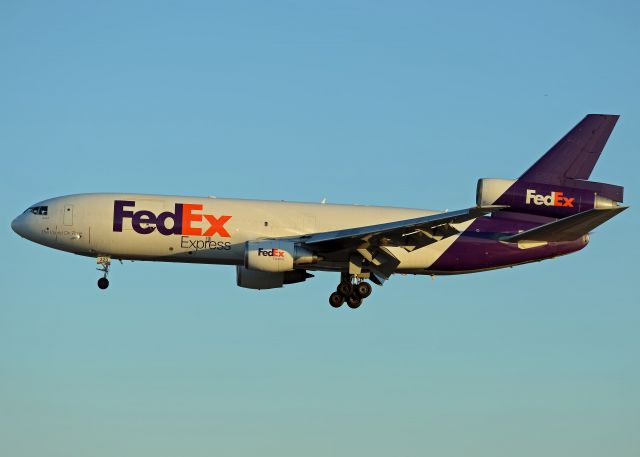 McDonnell Douglas DC-10 (N320FE)