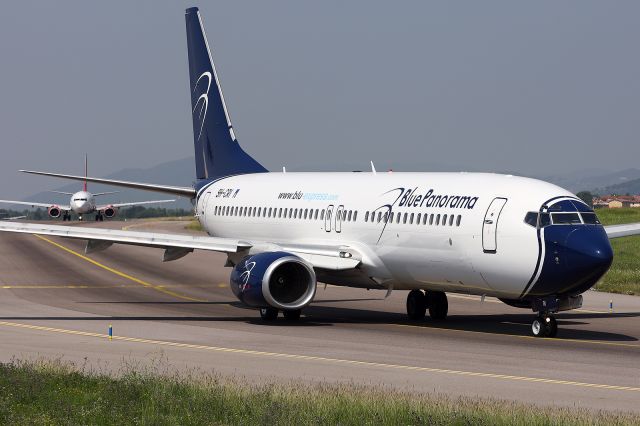 Boeing 737-700 (9H-CRI)