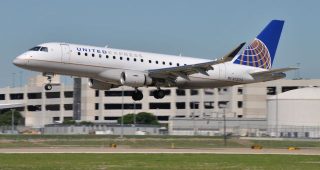 Embraer 170/175 (N721YX)