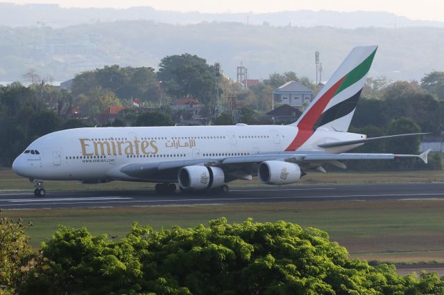 Airbus A380-800 (A6-EUO)