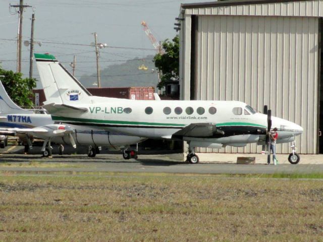 Beechcraft King Air 100 (VP-LNB)