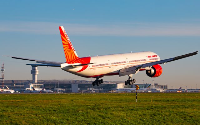 BOEING 777-300ER (VT-ALX)