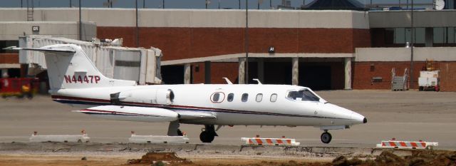 Learjet 25 (N4447P) - A Learjet 25 just in from Marco Island (KMKY) taxis to TAC Air at Blue Grass Airport (KLEX)...