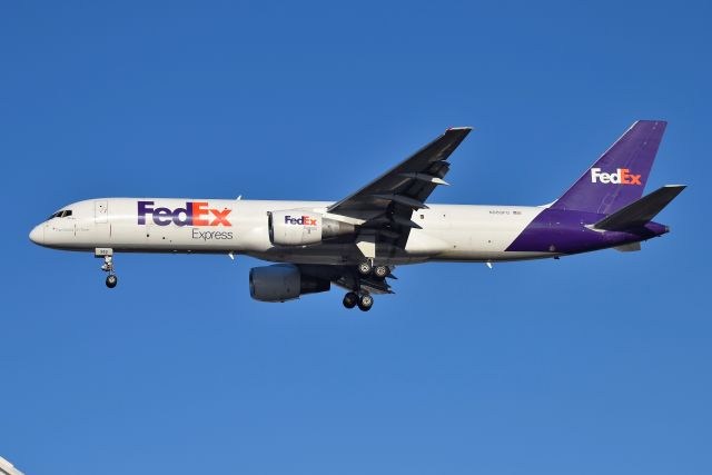 Boeing 757-200 (N989FD)