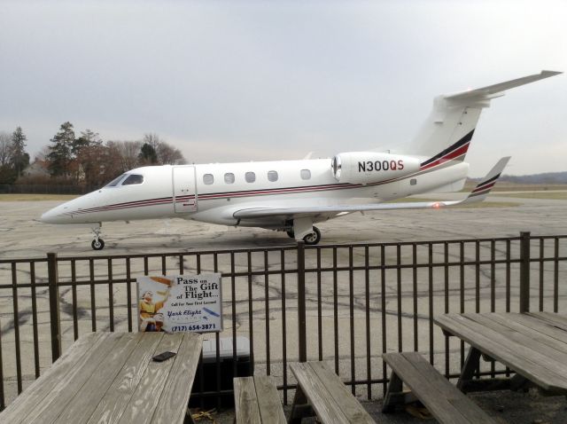 Embraer Phenom 300 (N300QS)