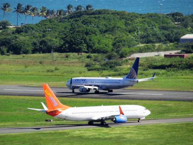 Boeing 737-900 (N68807)