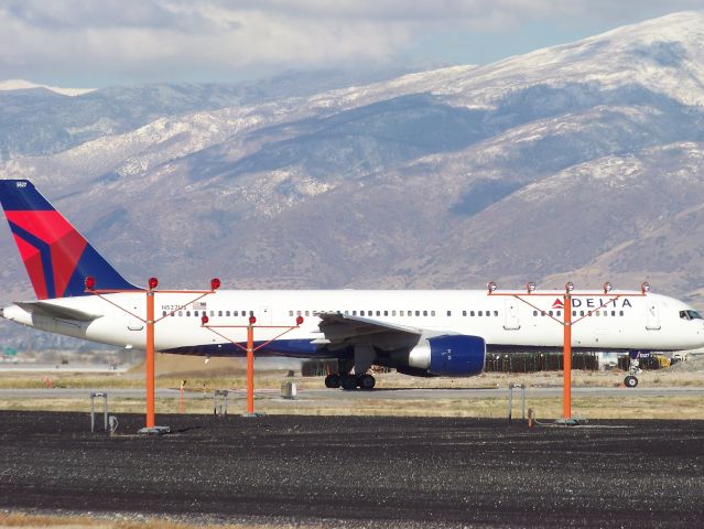 Boeing 757-200 (N527US)