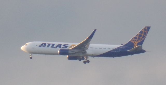 BOEING 767-300 (N645GT)