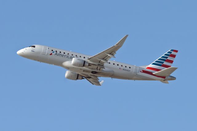 Embraer 175 (N504SY)