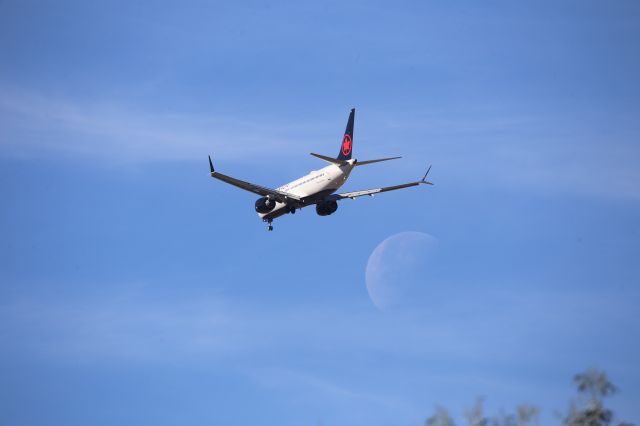 Boeing 737 MAX 8 (C-GEJL)