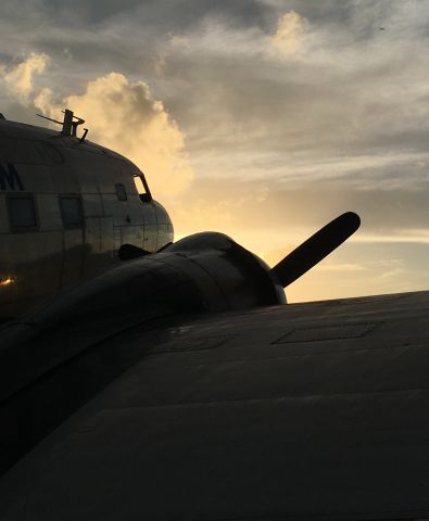 Douglas DC-3 (N32TN)