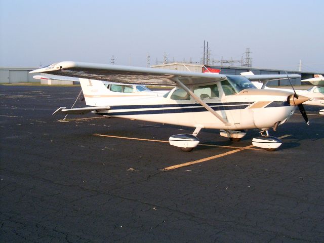 Cessna Skyhawk (N5221E)