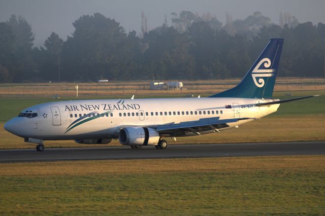 BOEING 737-300 (ZK-SJC)