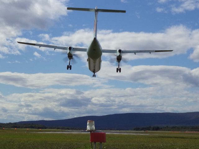 de Havilland Dash 8-400 (C-GGOY)