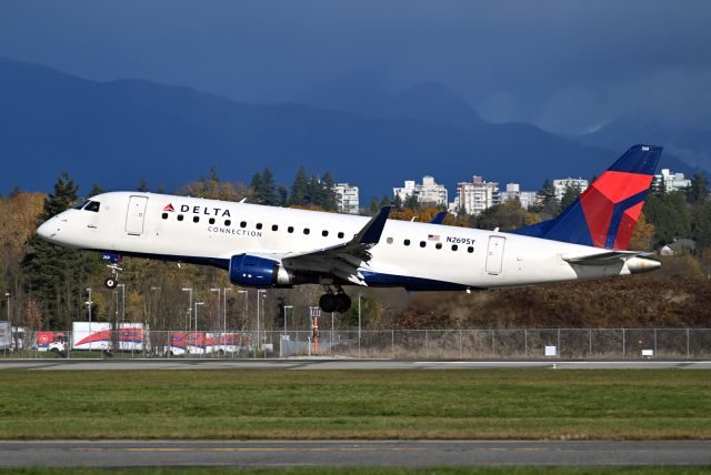 Embraer 175 (N269SY)
