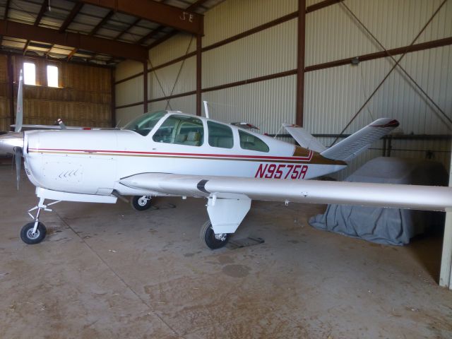 Beechcraft 35 Bonanza (N9575R)