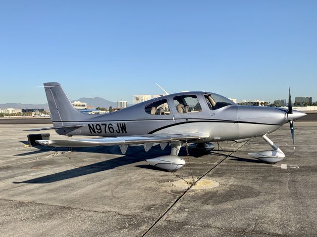 Cirrus SR-22 (N976JW)