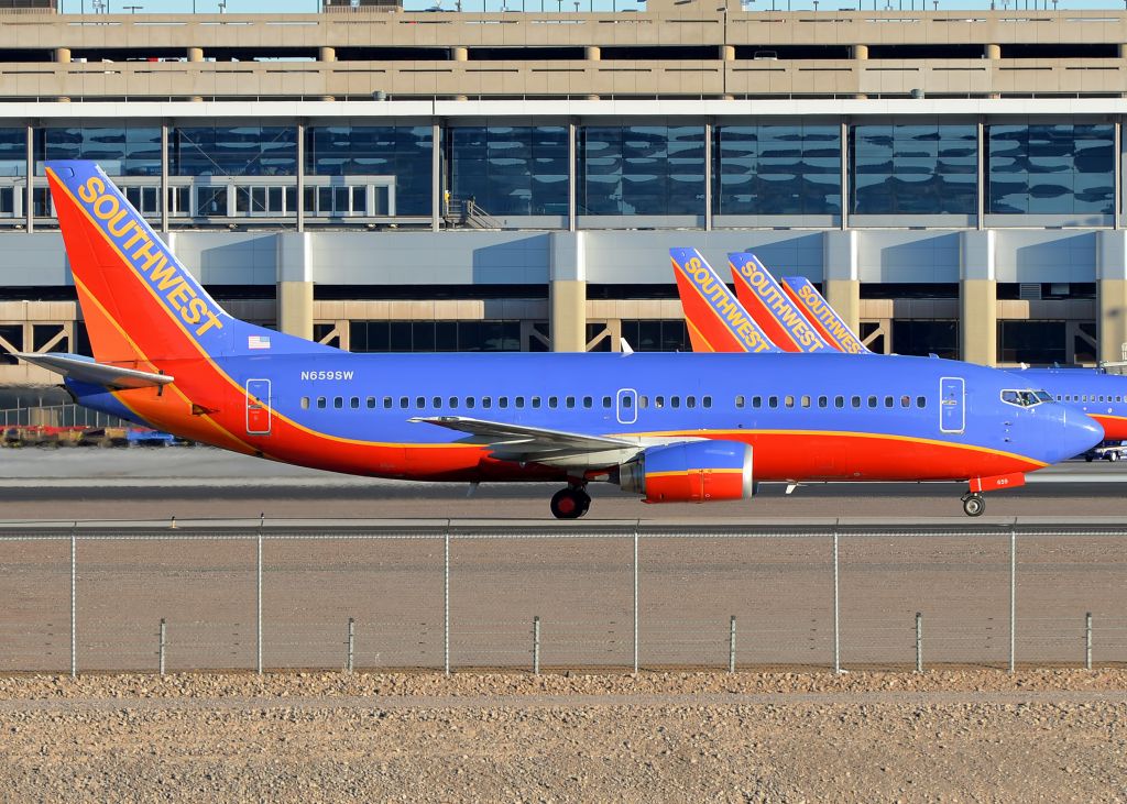 BOEING 737-300 (N659SW)