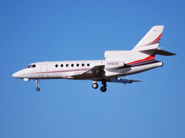 Dassault Falcon 50 (N960S) - BILLABONG AIR II INC "Bloomin Onion" on final for runway 20 at KJQF - 1/20/13