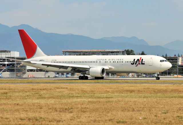 BOEING 767-300 (JA651J)