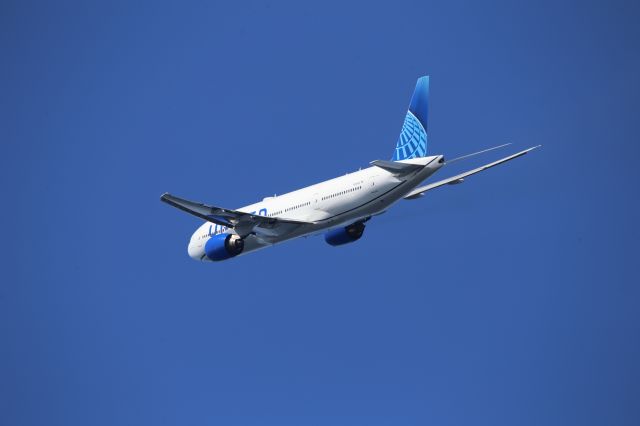 Boeing 777-200 (N206UA)